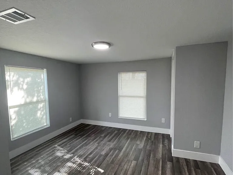 226 Bronson St — Photo 11
