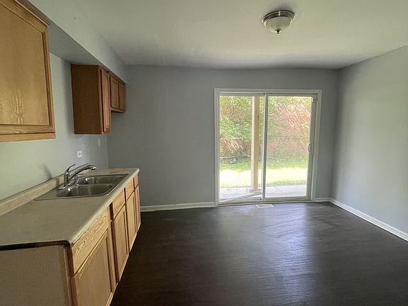 4th image of 428 Hickory St #1S