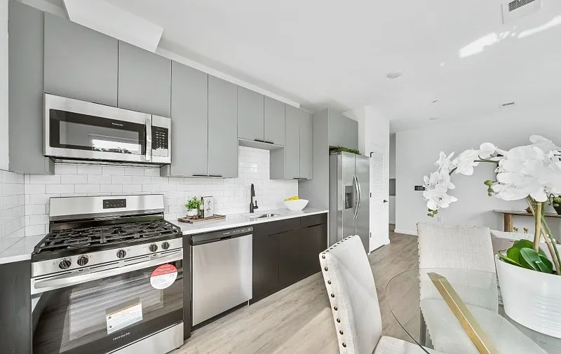2 bed, 840 sqft, $2,350 — Photo 3