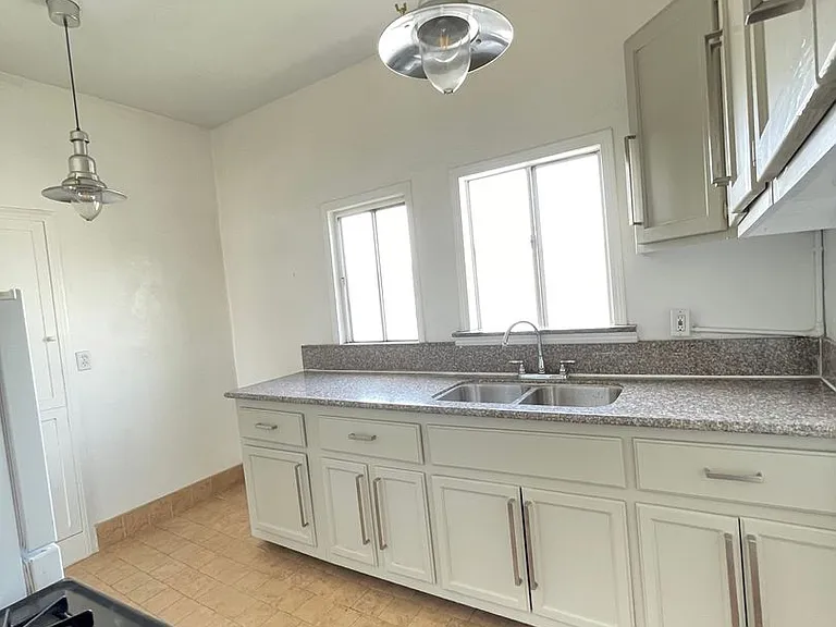 1706 Arlington Ave — Photo 9