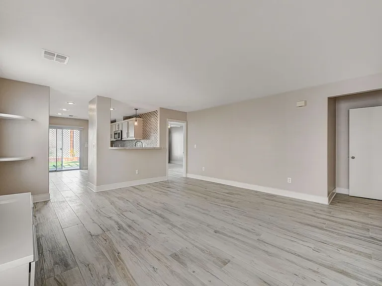 11092 Verismo St — Photo 6