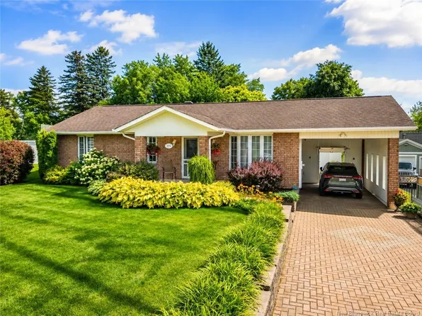 195 Manse St, Grand Falls, NB E3Z 2X4