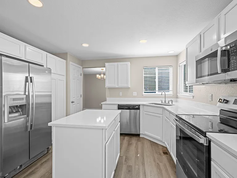 1952 W 135th Pl — Photo 5
