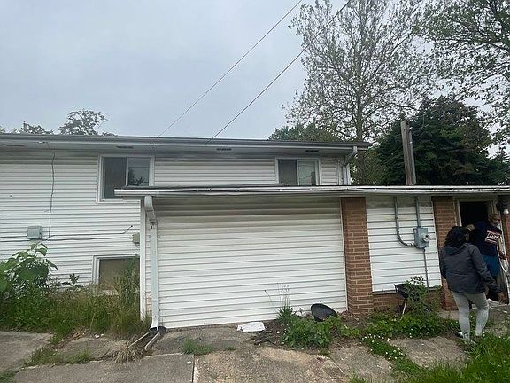 5th image of 775 Greenbay Ave