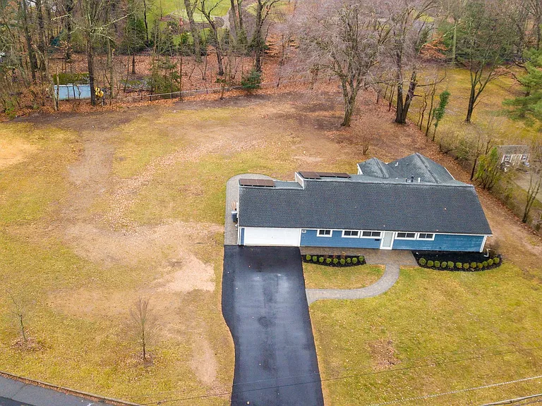 127 Kendall Rd — Photo 40