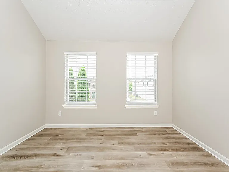 290 Hazelhurst Dr — Photo 14