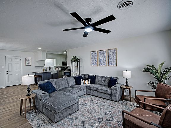 5th image of 124 Hill Cir