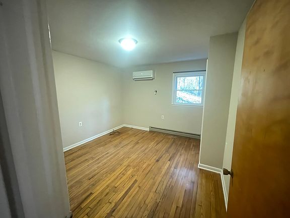 Small bedroom with 1/2 bath