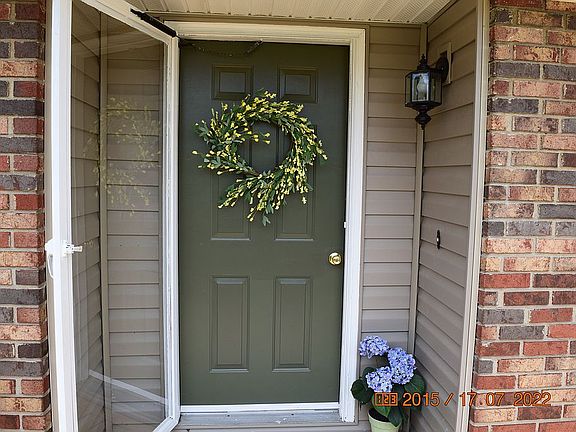 4th image of 220 Walnut Dr SE