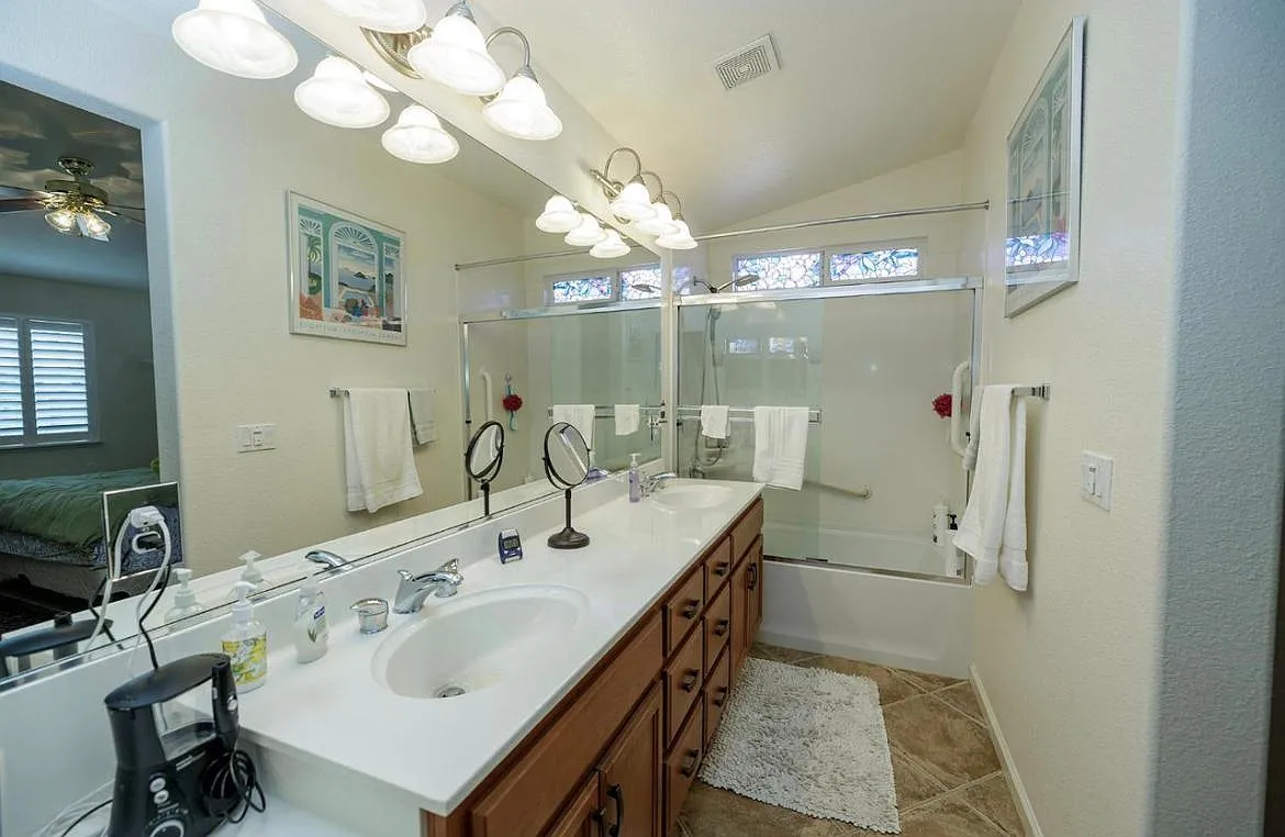 4 bed, 1601 sqft, $2,700 — Photo 4