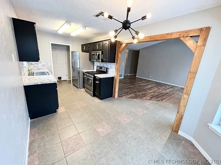 2229 W Quinton St — Photo 5