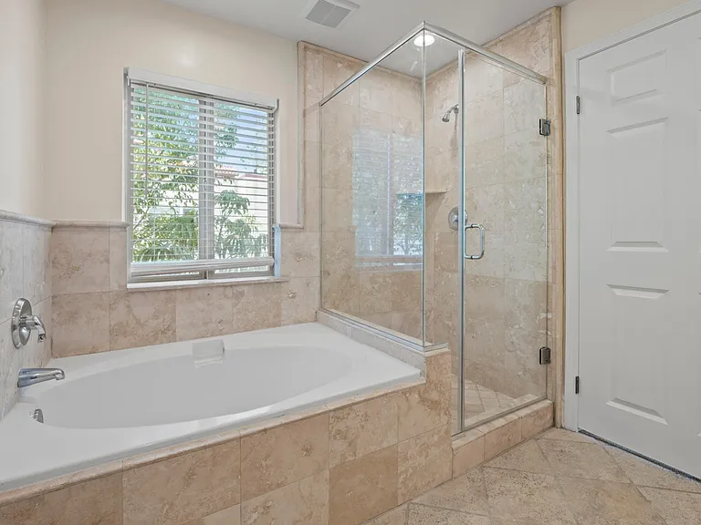 10364 Almayo Ave #201 — Photo 36