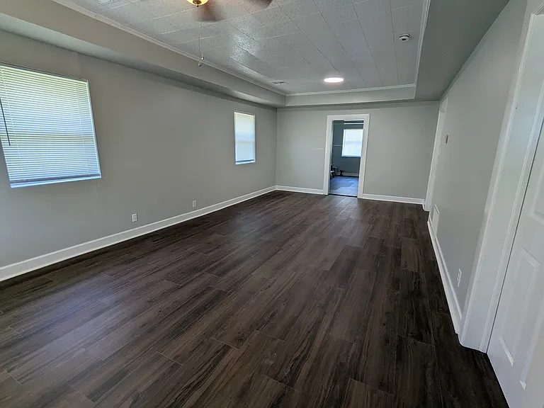 30 E Drummond St — Photo 12