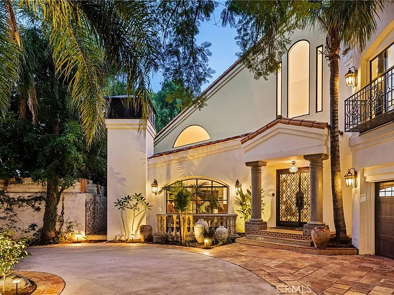 4909 Woodley Ave — Photo 3
