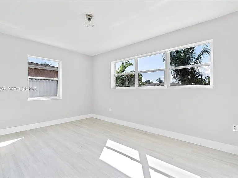 925 NW 84th St — Photo 14