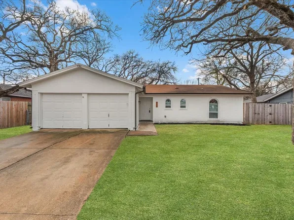 705 NW Hillery St, Burleson, TX 76028