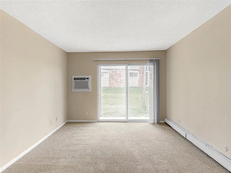 Oak Valley Apartments — Photo 28