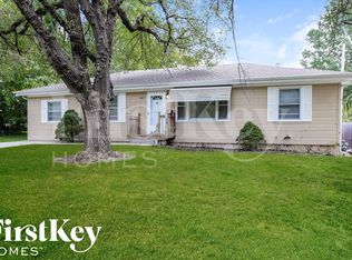 607 NE Main St, Lees Summit, MO 64063