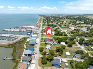 205 E Bay Ave, Seadrift, TX 77983