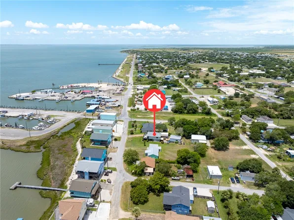 205 E Bay Ave, Seadrift, TX 77983