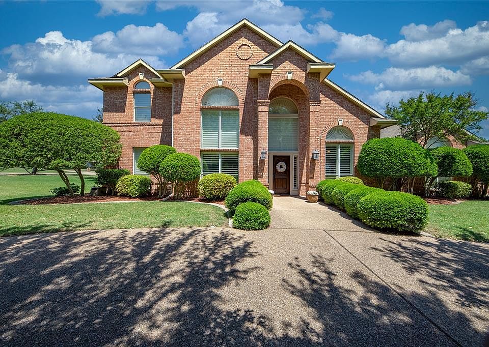 1st image of 145 Country Club Dr