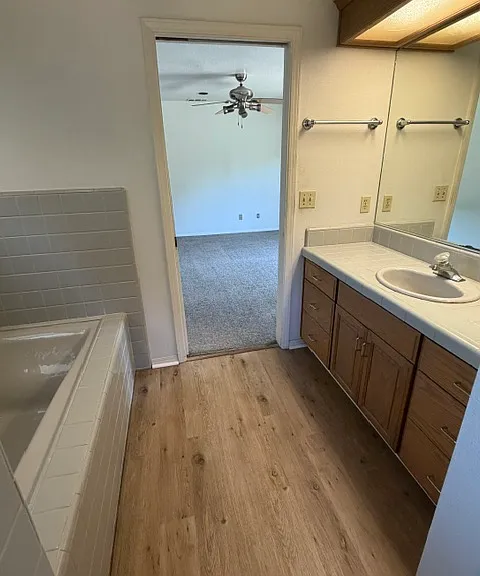144 Jeffrey Dr — Photo 7