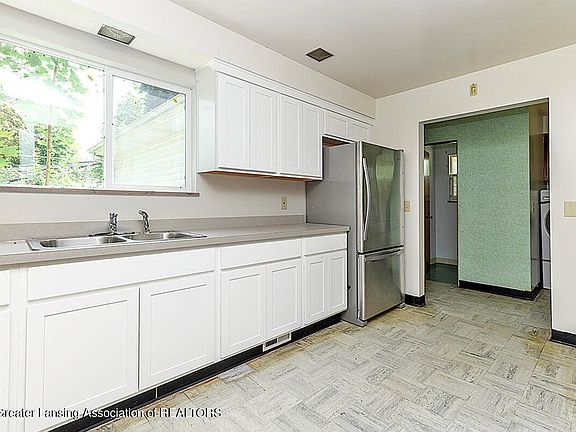 3rd image of 3412 Tecumseh River Rd