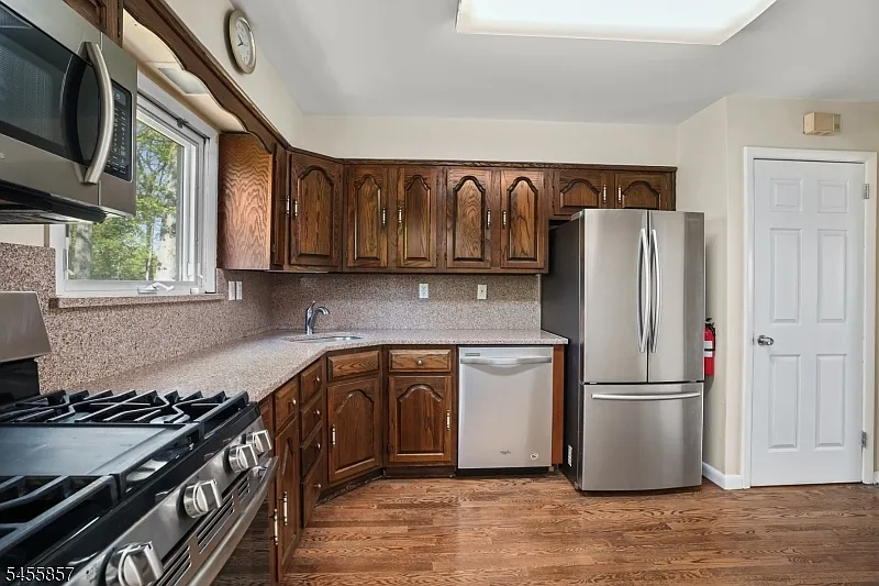 3 bed, 2.5 bath, $3,975 — Photo 4