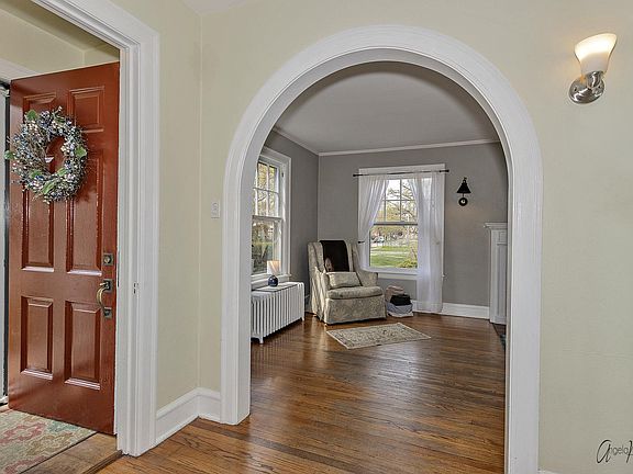 2nd image of 410 Glendenning Pl