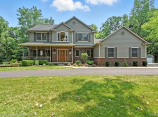10261 Normonie Ct, Saline, MI 48176