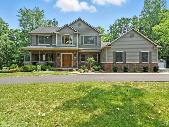 10261 Normonie Ct, Saline, MI 48176