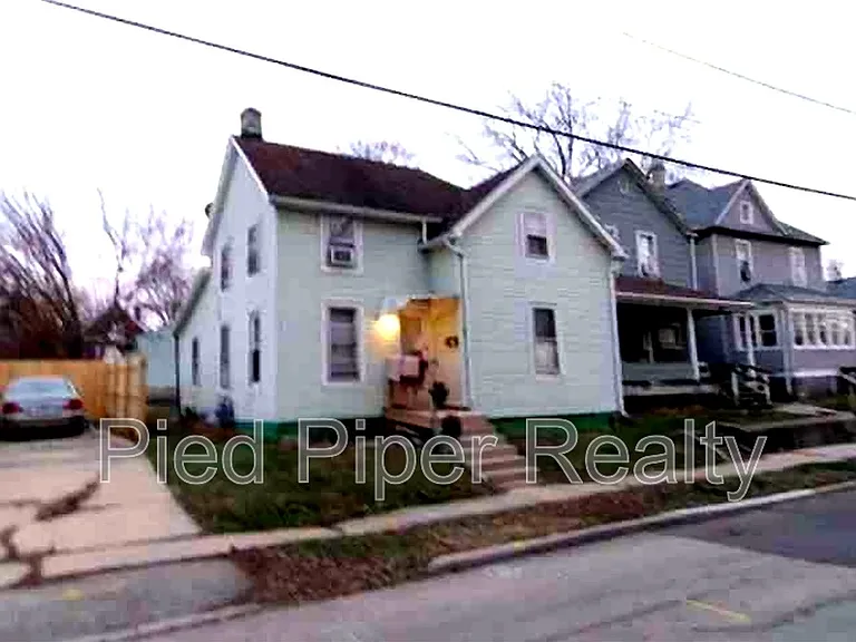 315 W Clark St — Photo 1