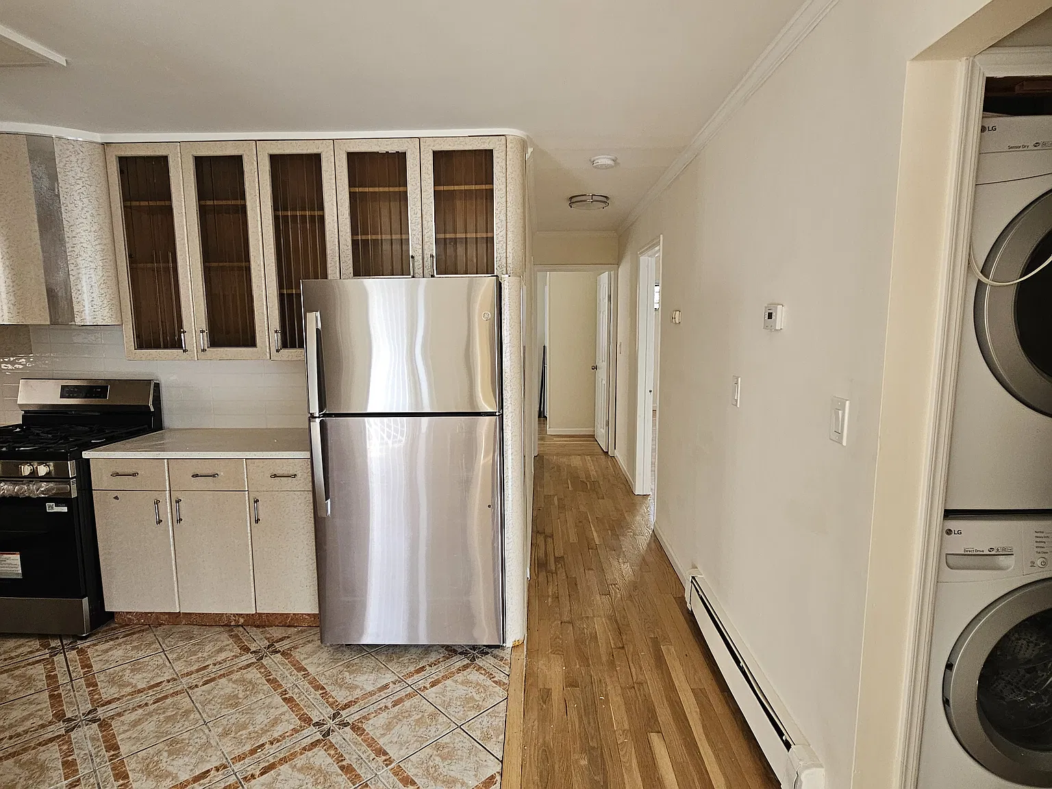 3 bed, 1500 sqft, $4,000 — Photo 3