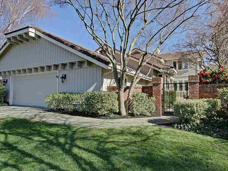 956 Redwood Dr — Photo 19
