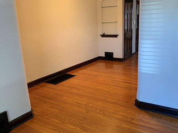 3rd image of 6330 Bancroft Ave #1W