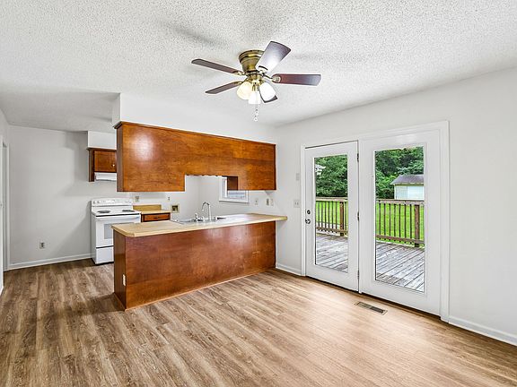 4th image of 2724 Fawnwood Dr