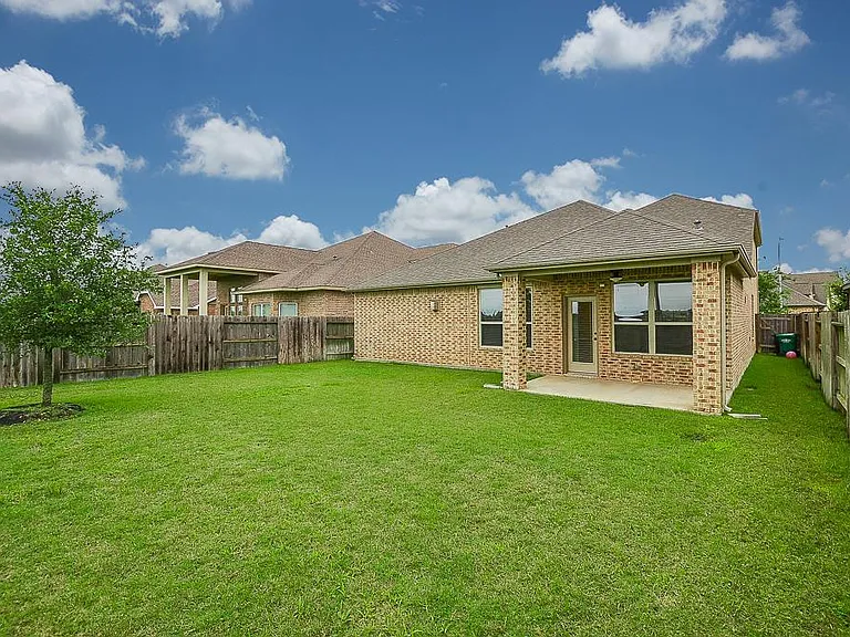 9411 Sparrow Creek Ct — Photo 32
