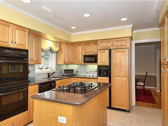 5th image of 11125 Hunt Club Dr
