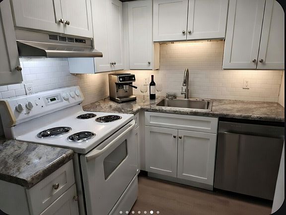 4th image of 985 Somerset Dr APT 6
