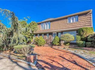 889 Dana Ave, Valley Stream, NY 11580