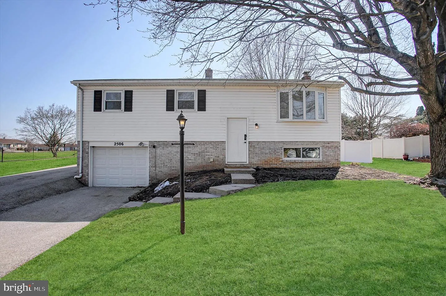 2506 Willapa Dr photo 1