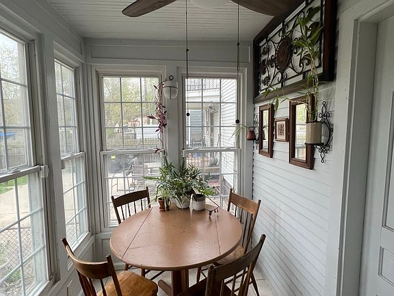 Enter the apartment right into this cozy little sunroom