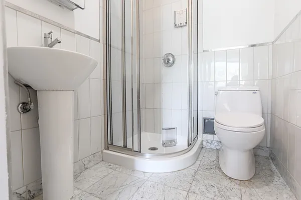 Rented by ERNY LLC | media 41