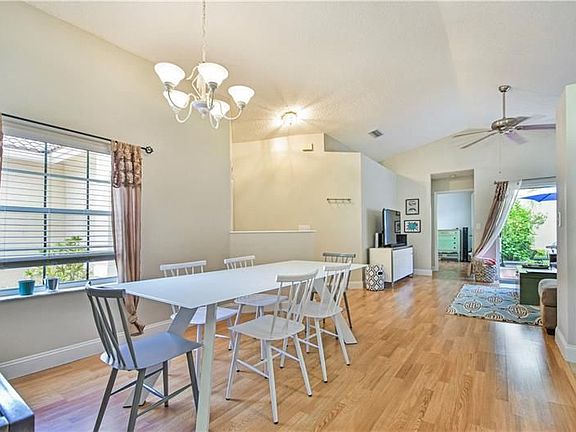 4th image of 872 SW 178th Way
