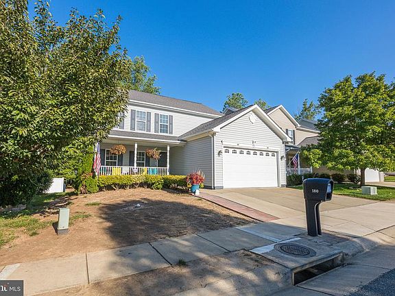 Spacious Front Porch!