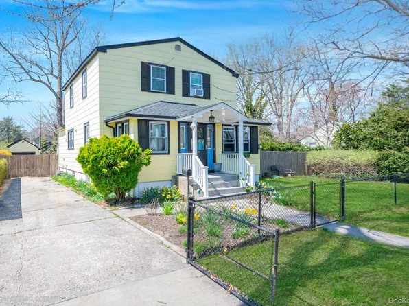 326 Litchfield Avenue, Babylon, NY 11702