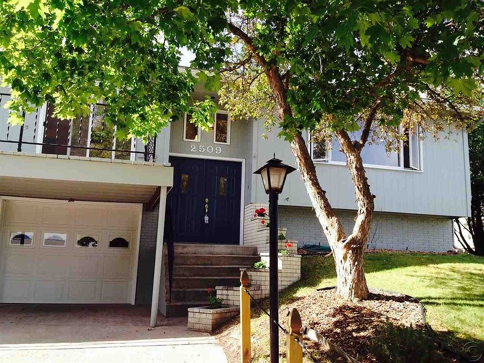 1st image of 2509 Valley View Dr