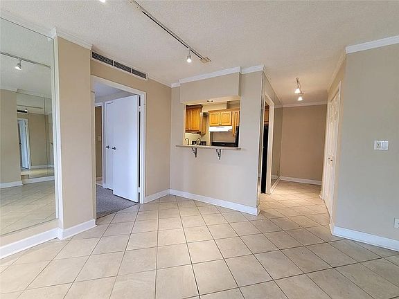 2nd image of 2285 Peachtree Rd NE