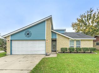 1 Wagon Lane Loop, Angleton, TX 77515