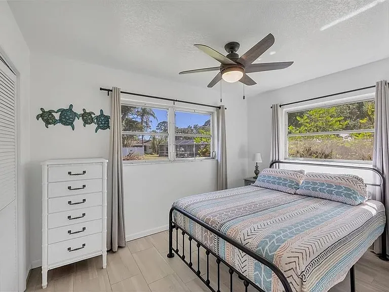 2410 Cass St — Photo 22
